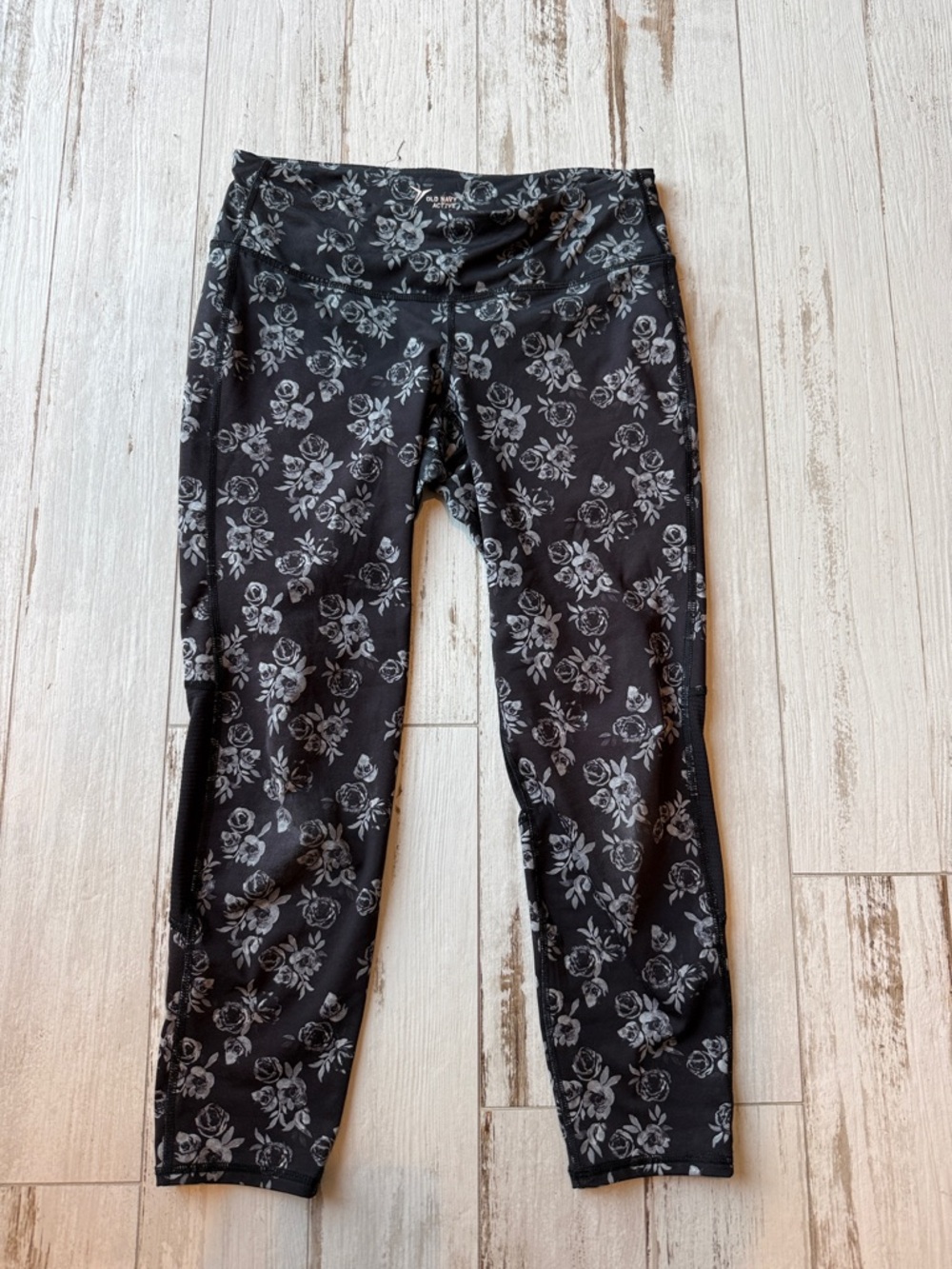 Old Navy Active Black with Gray Floral Leggings